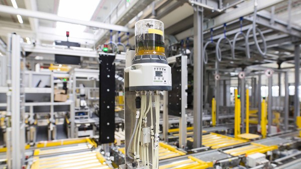 V novém skladovacím a distribučním centru společnosti Schaeffler zajišťují spolehlivý tok materiálu autonomní dílčí systémy.